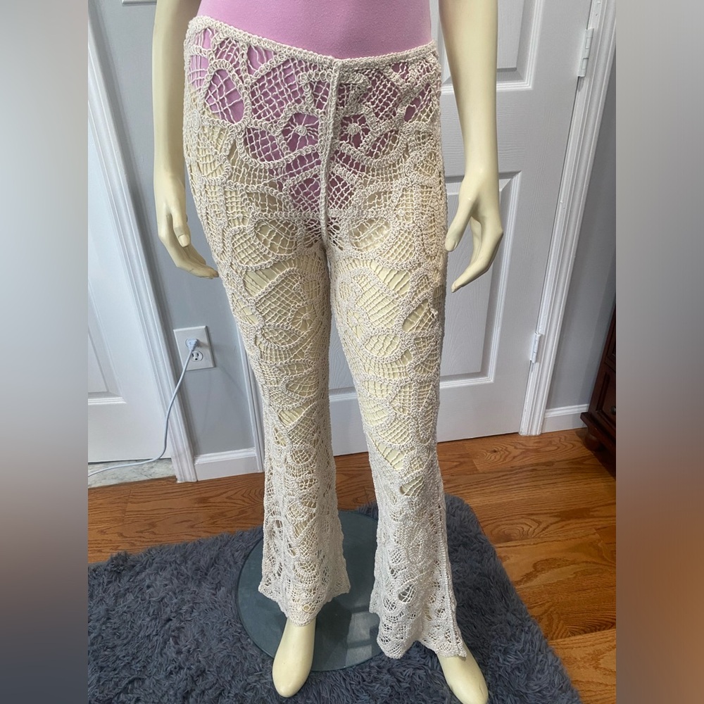 Elegant Crochet Lace Pants/Size medium - Picture 5 of 9